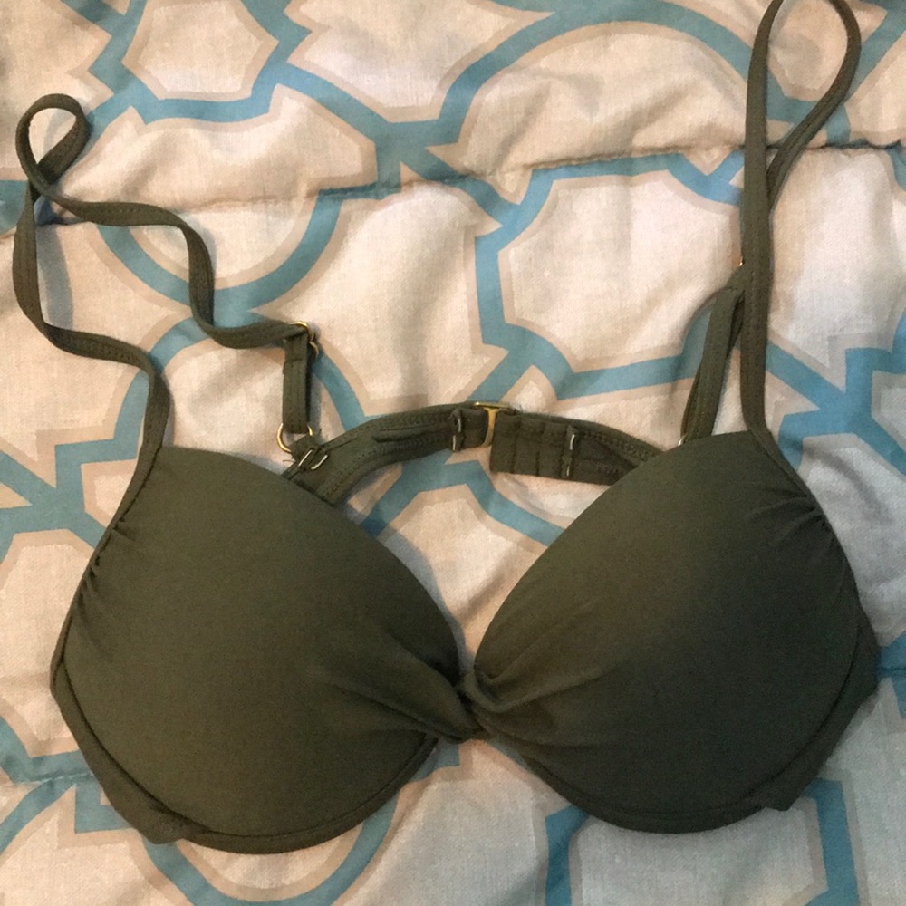 Bikini - Picture 2 of 3